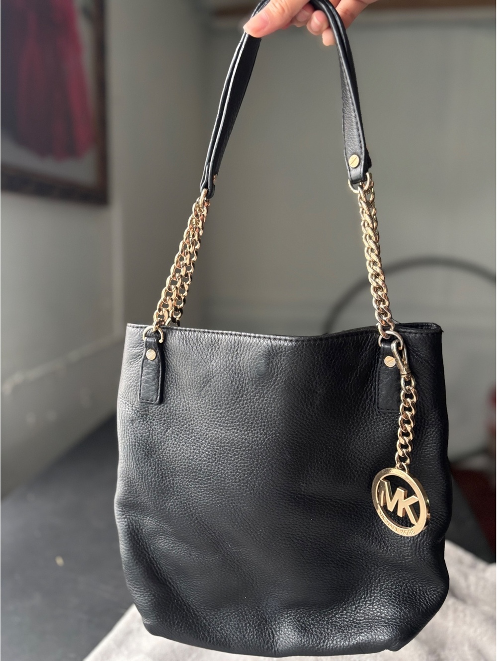 Michael Kors Jet Set Chain Medium Pebbled Leather Shoulder Tote Bag Black & Gold